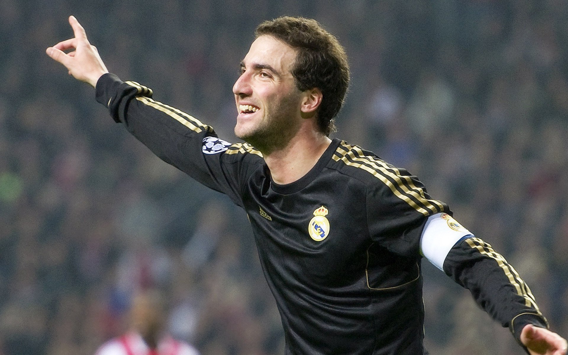 “意甲逆境奋起,追逐欧冠席位的战斗愈发激烈”,意甲冠军分析