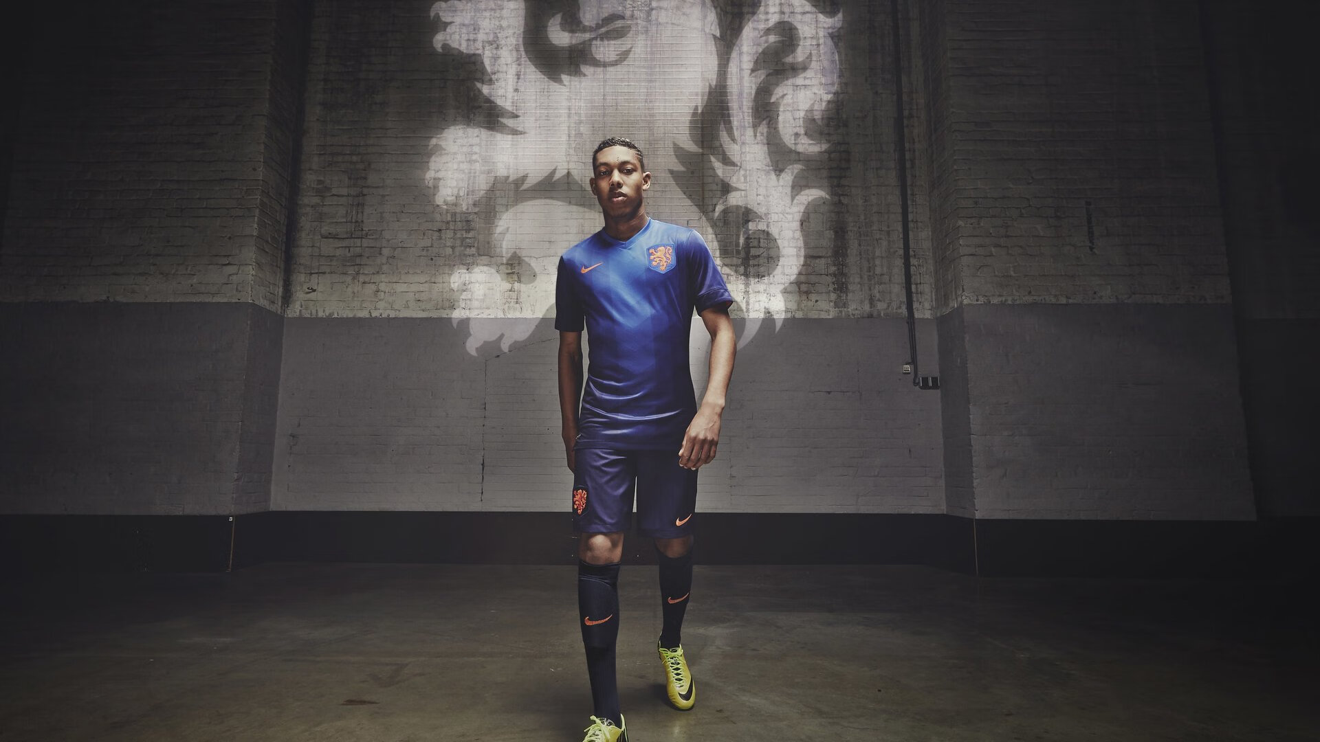 乐鱼电竞在线平台登录入口-震撼全场的“神级传球”，完美演绎足球艺术，足球传球视频教学视频